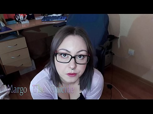❤️ 性感的眼镜女孩在镜头前深深地吸吮假阳具 ❤❌ Quality porn﹏﹏